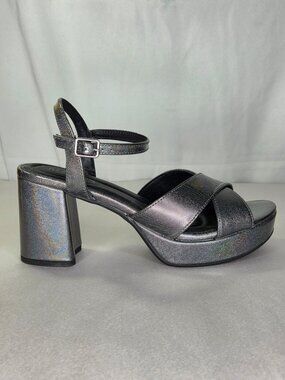 NWOB Kenneth Cole Reaction Reeva Criss-Cross Platform Sandals Pewter